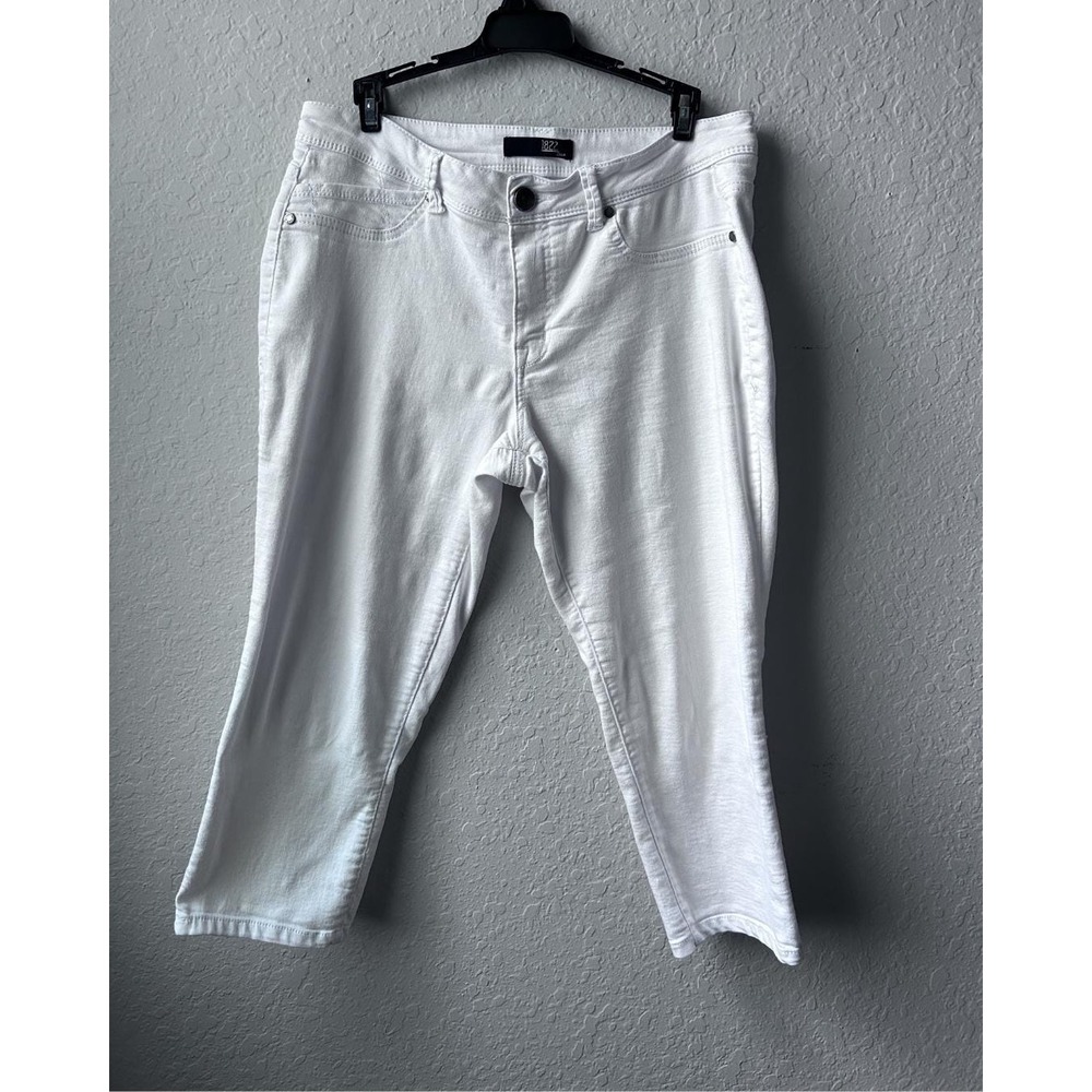 Vintage 2000s/ Y2K Woman's 1822 Denim White Capri Slim Denim Pants (Size: 12)